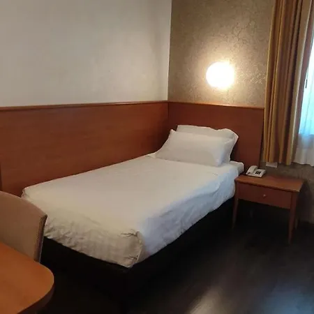 Western Park Continental Отель