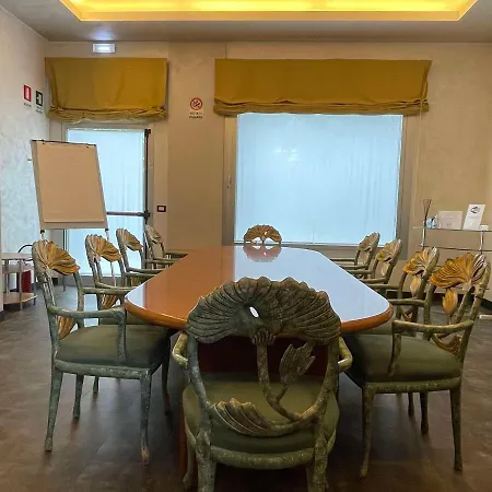 Отель Western Park Continental Сан-Дона-ди-Пьяве