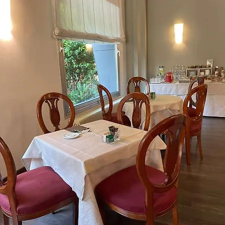 Western Park Continental 4*